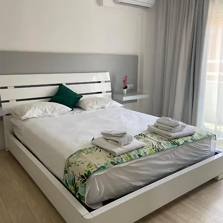 Finikoudes Apartamento *